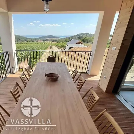 Vass Vendeghaz Es Pinceszet Villa *
